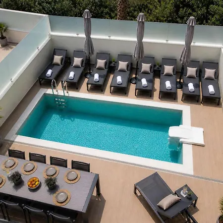 Marizen 4 Bedroom With Private Pool אלבופיירה