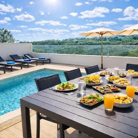 Marizen 4 Bedroom With Private Pool וילה